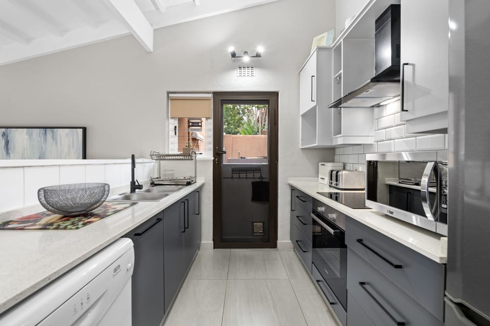 Classic Villa, 3 Bedrooms, Garden View | Private kitchen | Electric kettle