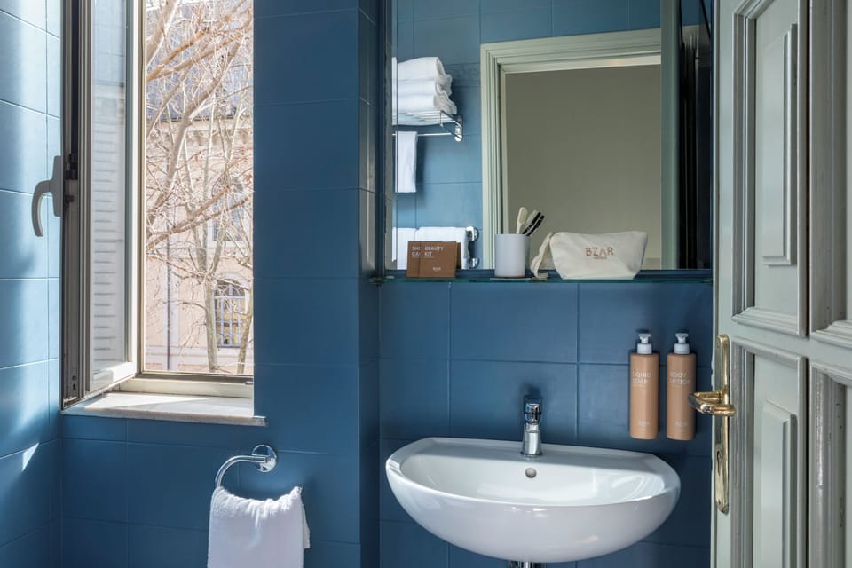 Triple Room | Bathroom | Shower, rainfall showerhead, eco-friendly toiletries, hair dryer
