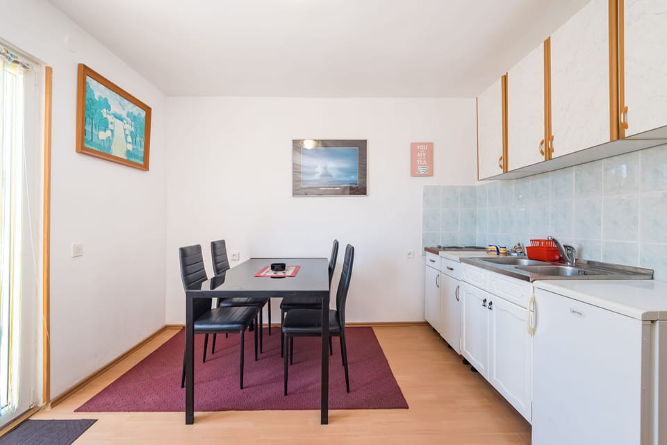 Apartment, 2 Bedrooms, Balcony, City View | Dining