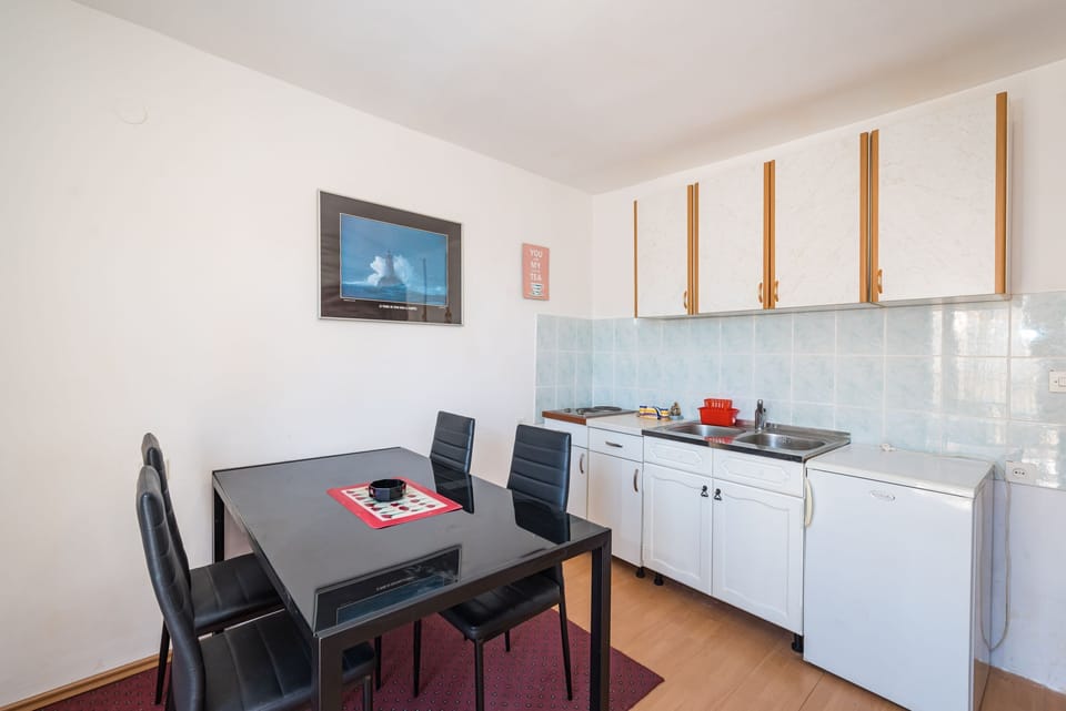 Apartment, 2 Bedrooms, Balcony, City View | Dining