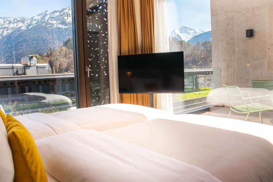 Junior Suite, Patio | Hypo-allergenic bedding, individually decorated, free WiFi