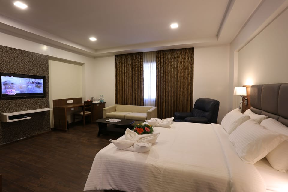 Tangerine Room | 1 bedroom, premium bedding, in-room safe, desk