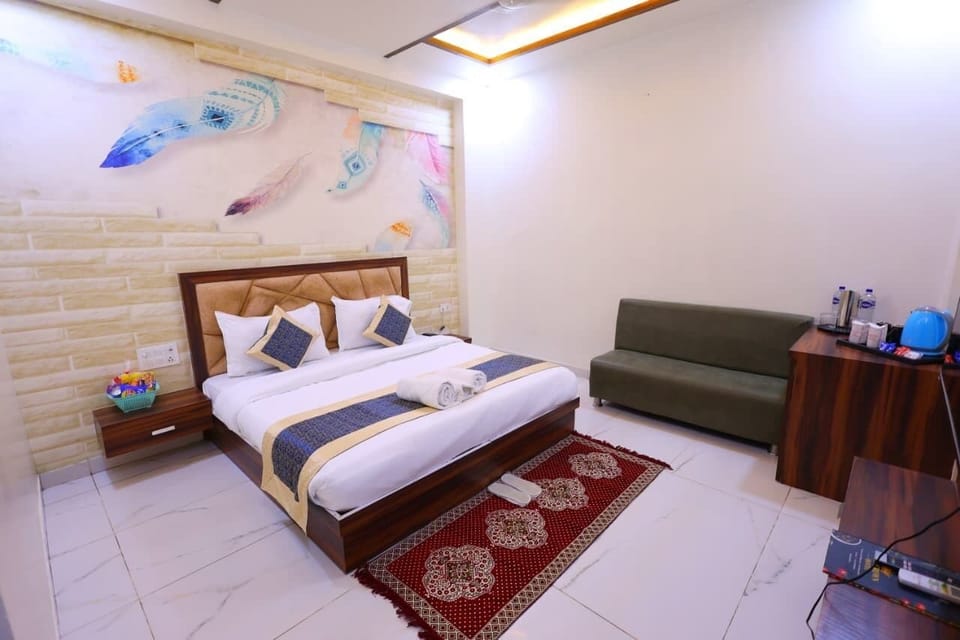 Deluxe Room, 1 Double Bed | Desk, laptop workspace, free WiFi, bed sheets