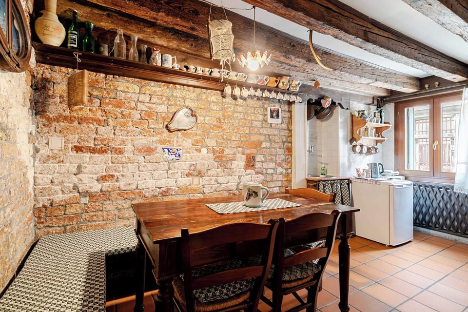 Deluxe Apartment | Private kitchen | Fridge, microwave, stovetop, toaster