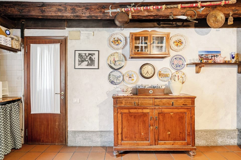 Deluxe Apartment | Private kitchen | Fridge, microwave, stovetop, toaster