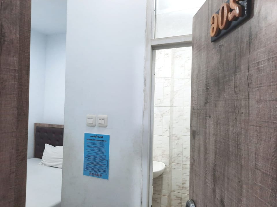 Standard Double Room | Desk, free WiFi, bed sheets