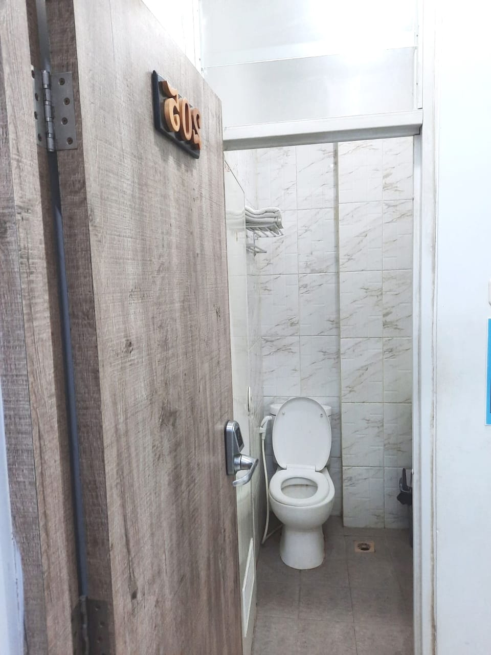 Standard Double Room | Bathroom | Shower, towels