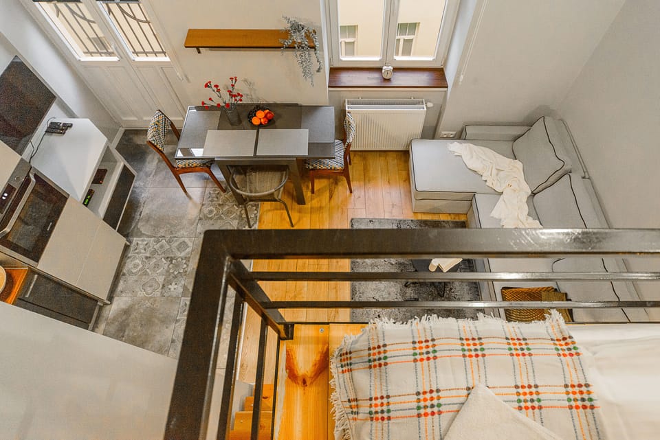 Deluxe Apartment | Hypo-allergenic bedding, desk, laptop workspace, blackout drapes