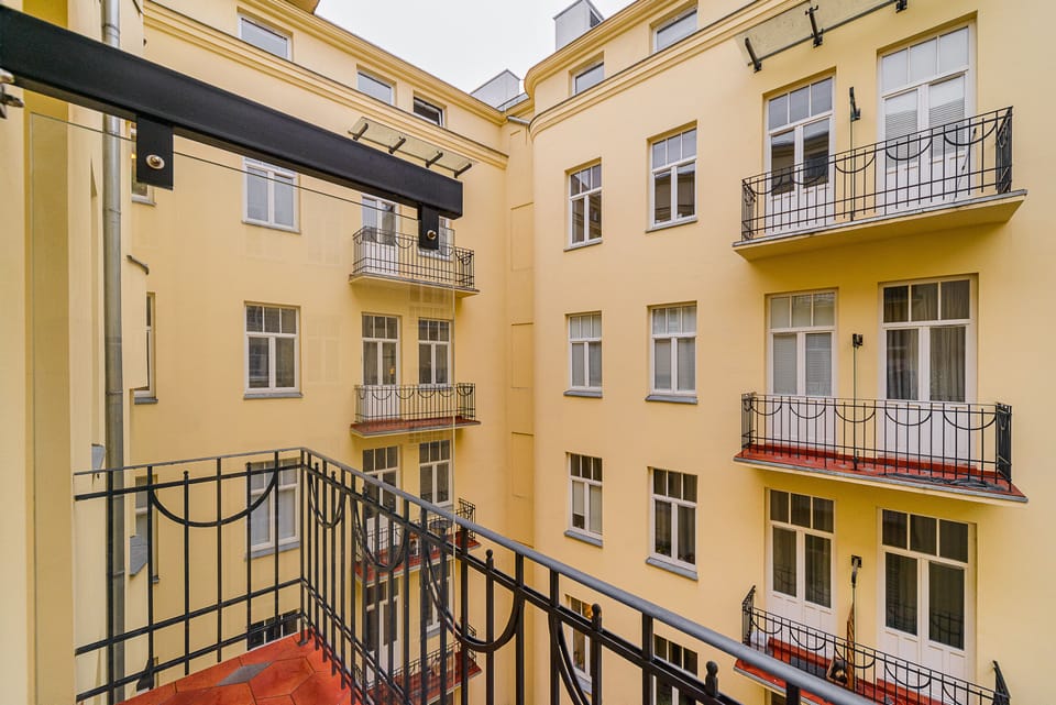 Deluxe Apartment | Balcony