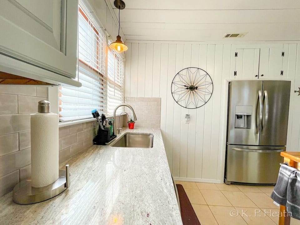 Plenty of counter space to cook all your meals. Fully stocked with all cookware.