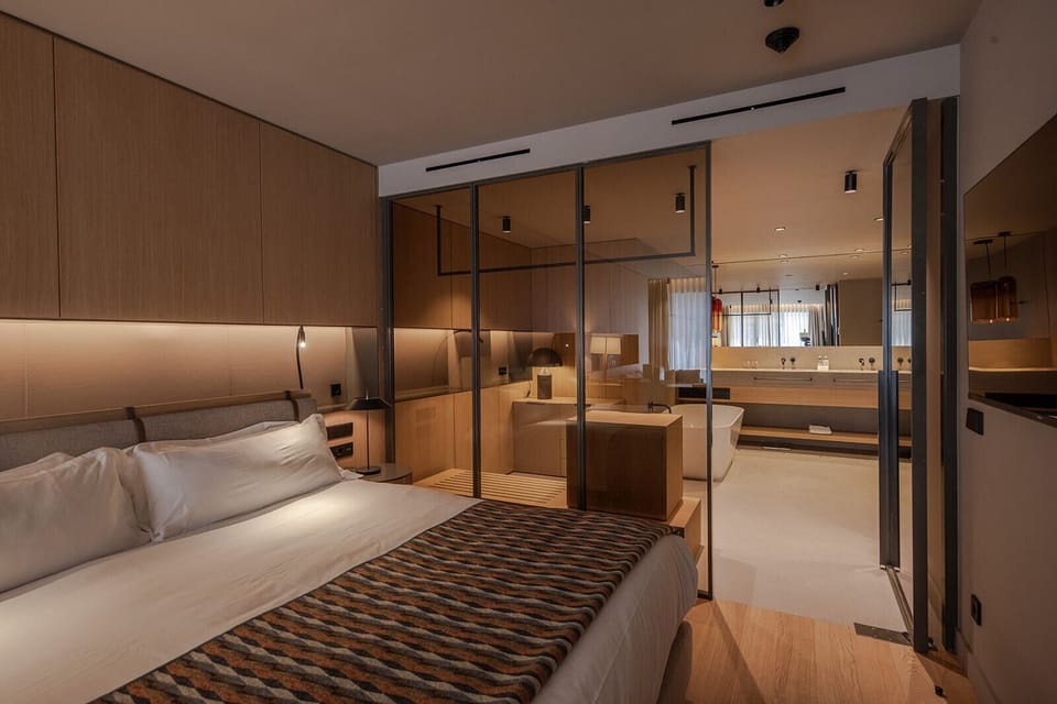 Junior Suite | Hypo-allergenic bedding, free minibar items, in-room safe, soundproofing