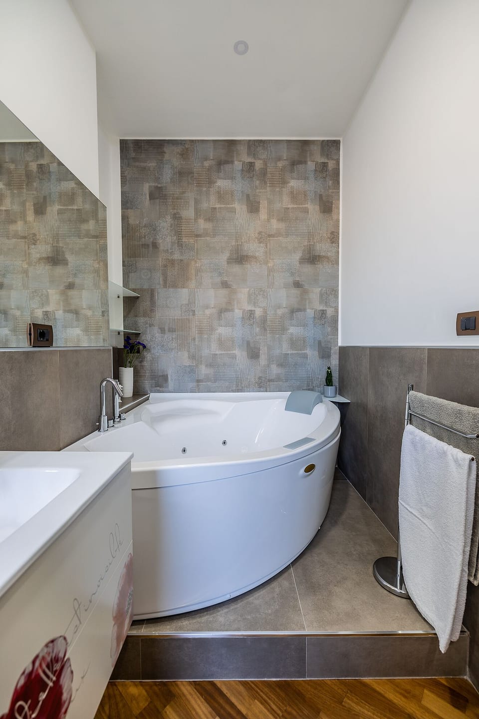 Royal Double Room | Iron/ironing board, free WiFi, bed sheets