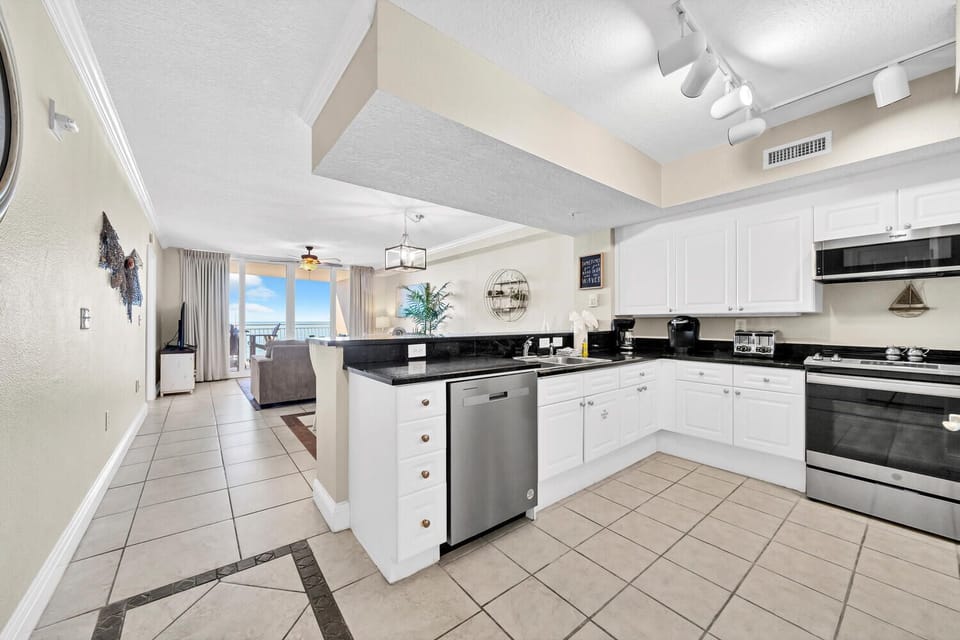 Kitchen to living room