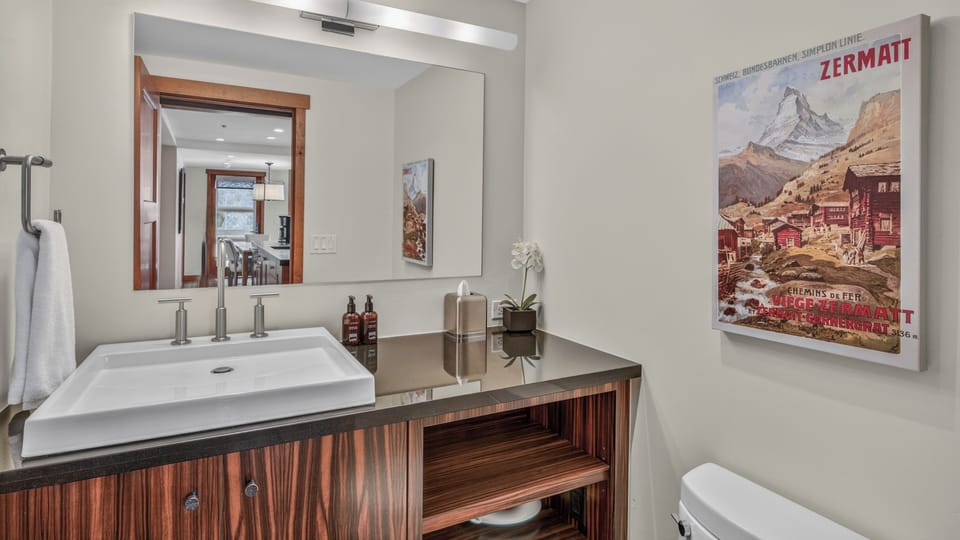 Powder Room, Main Level - Single vanity