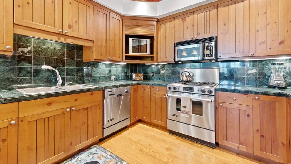 Kitchen, Main Level - With stainless steel appliances