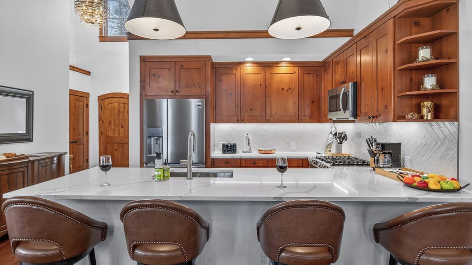 Kitchen, Main Level - Counter with bar seating