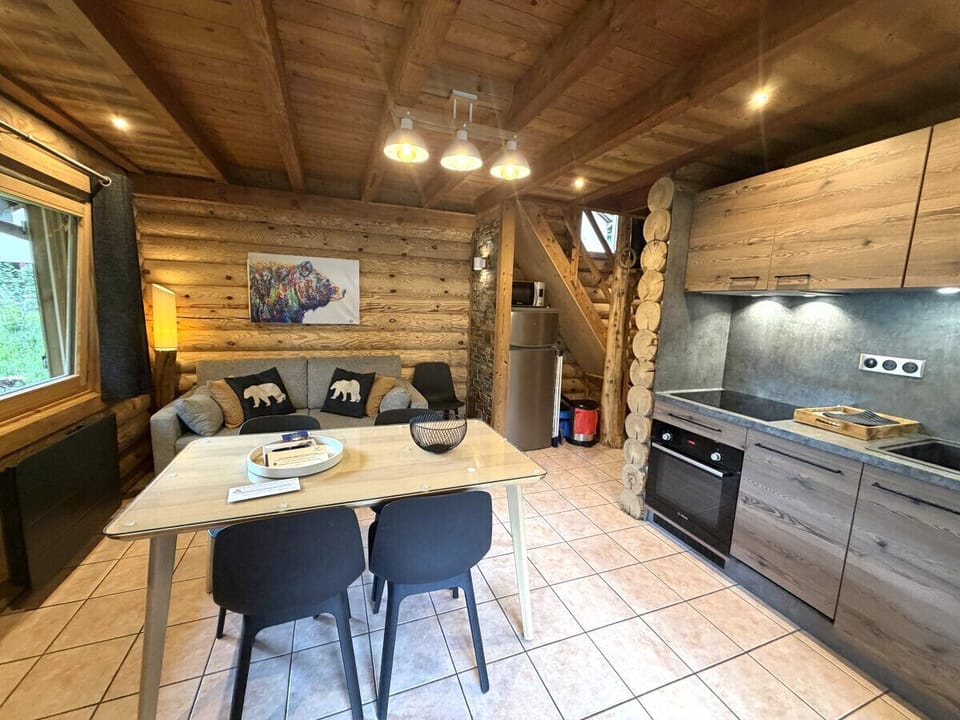 Living room with equipped kitchen