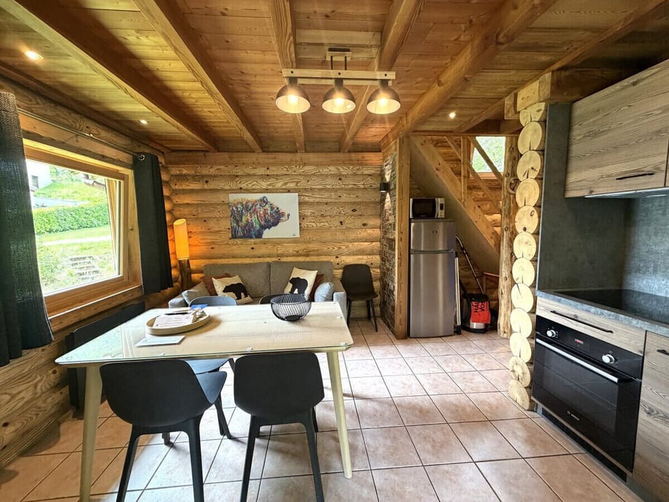 Living room with equipped kitchen