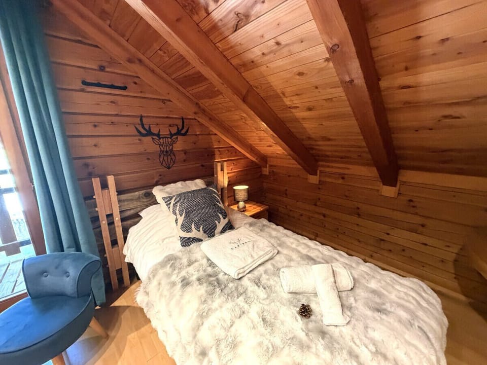 Bedroom with two single beds and TV