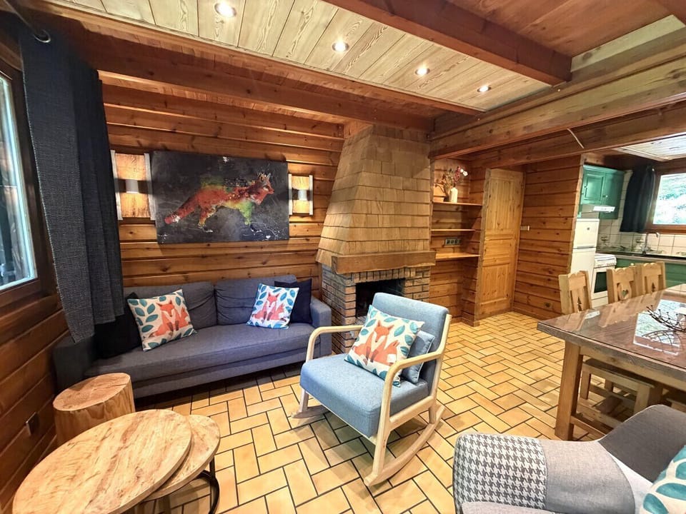 Living room with fireplace