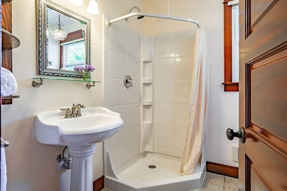 En-suite private bath