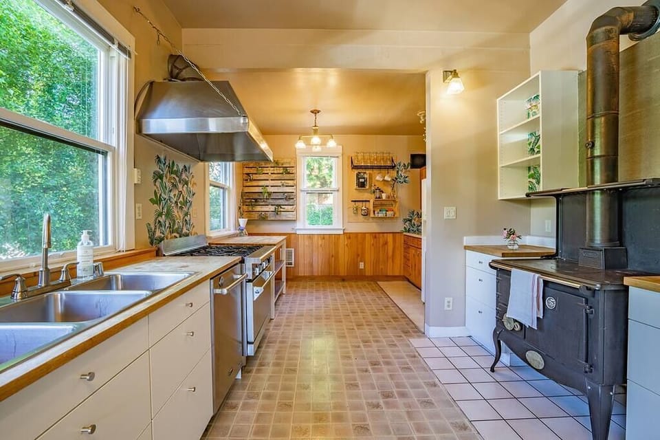 Common Area - Kitchen!