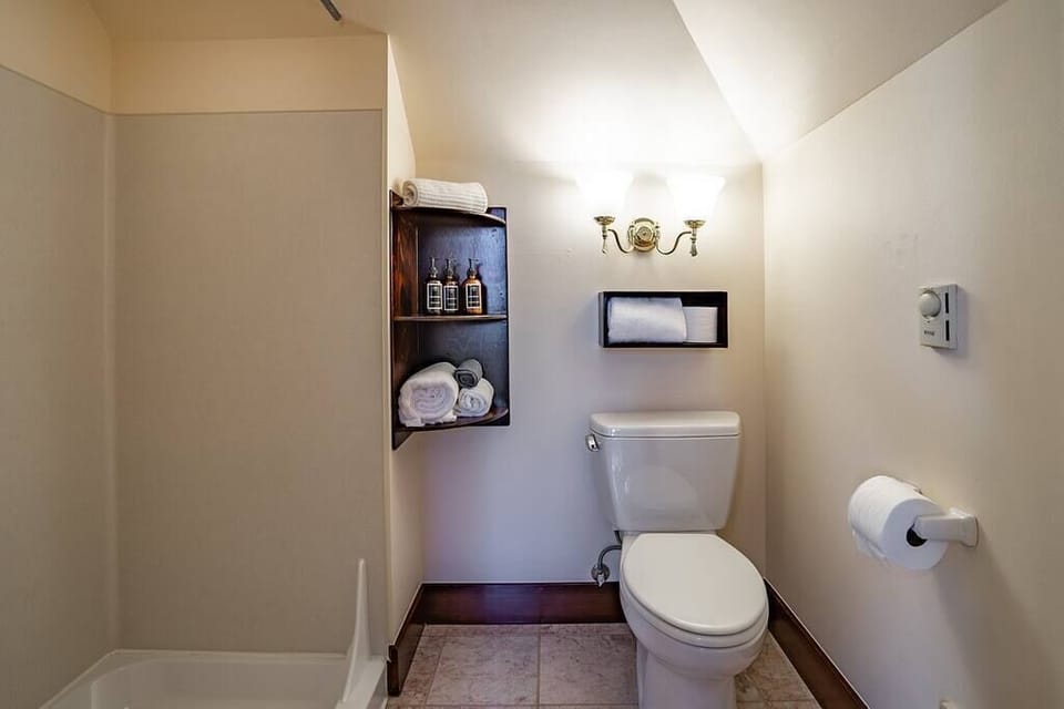 Private en-suite bathroom