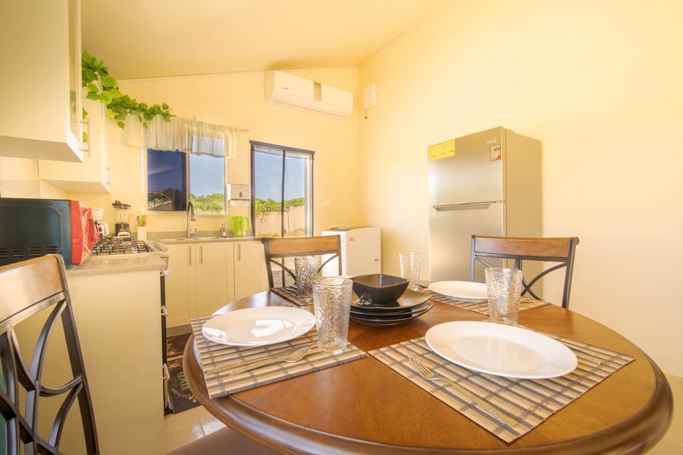 Comfort House | Private kitchen | Full-size fridge, oven, stovetop, cookware/dishes/utensils