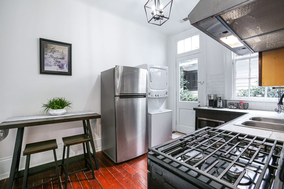 Kitchen | Dining Table