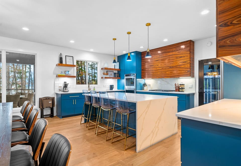 [Kitchen] Beautiful Bright Lights Above the Island Make Getting Your Meal Ready a Breeze