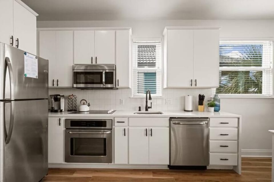 Beautiful, fully stocked kitchen with plenty of counter space. 