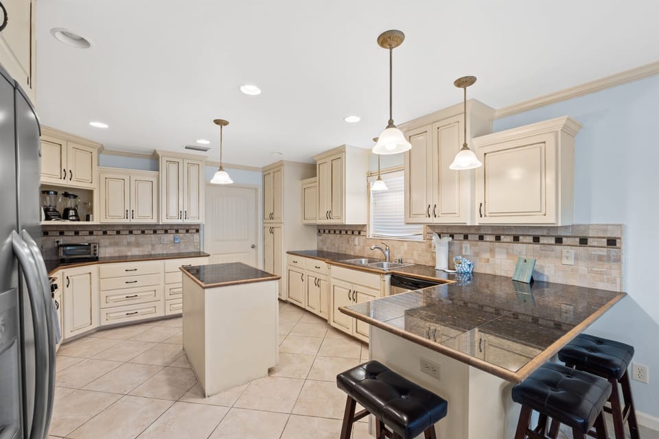 Massive kitchen, plenty of space for the whole crew!