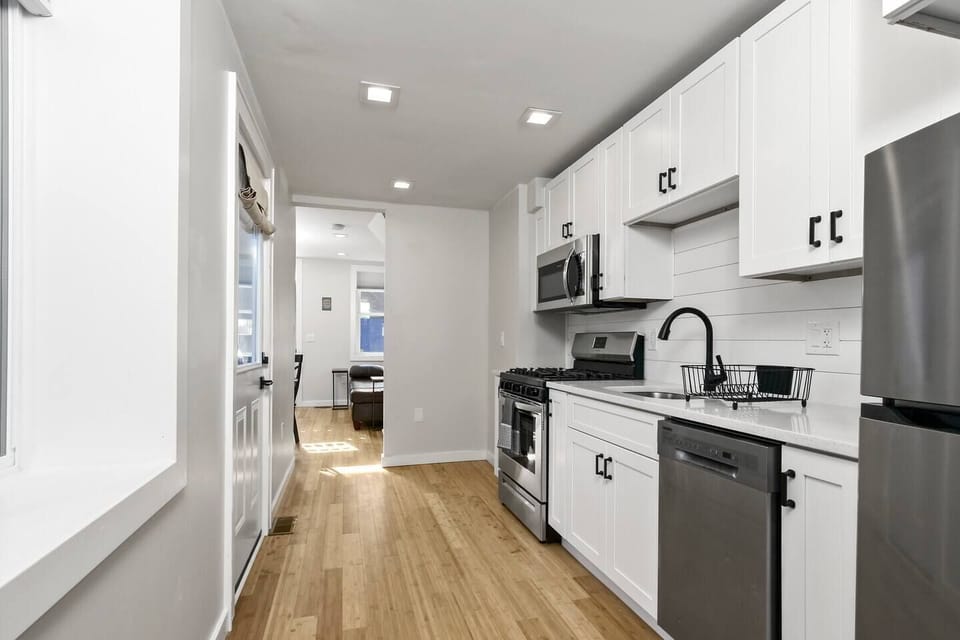 Step up your kitchen game with all stainless steel appliances! Upgrade your space and host the perfect dinner party with confidence. #stainlesssteelappliances #dinnerpartyready