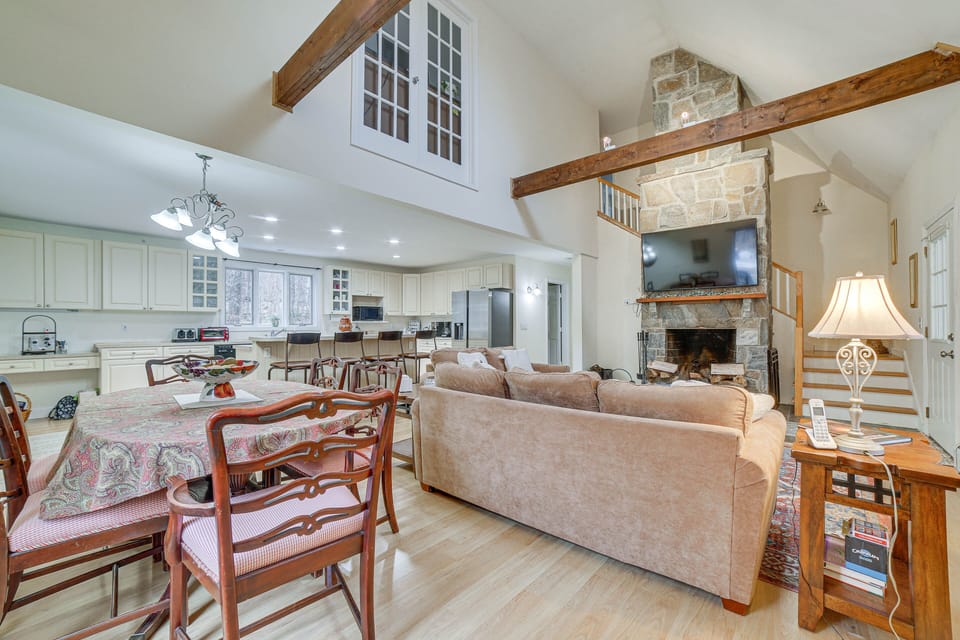 Living Room | Free WiFi | Central A/C | Smart TV | Board Games | 1st Floor