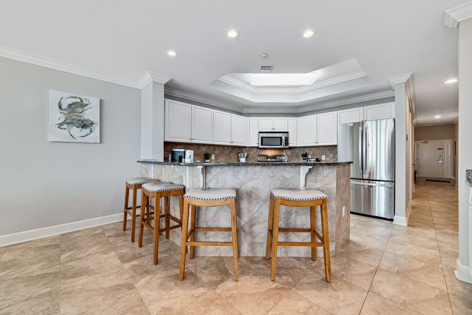 Breakfast bar and kitchen