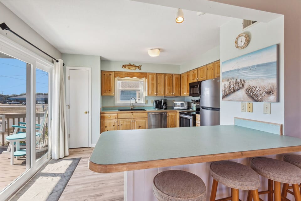 Beautiful decor and nautical accents add to the Kitchen and Breakfast Bar with seating for 4.
