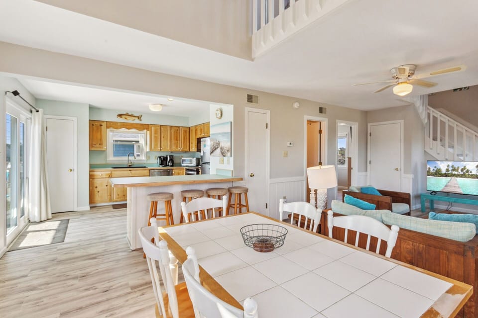 Eat together in the Dining Area or at the Breakfast Bar!