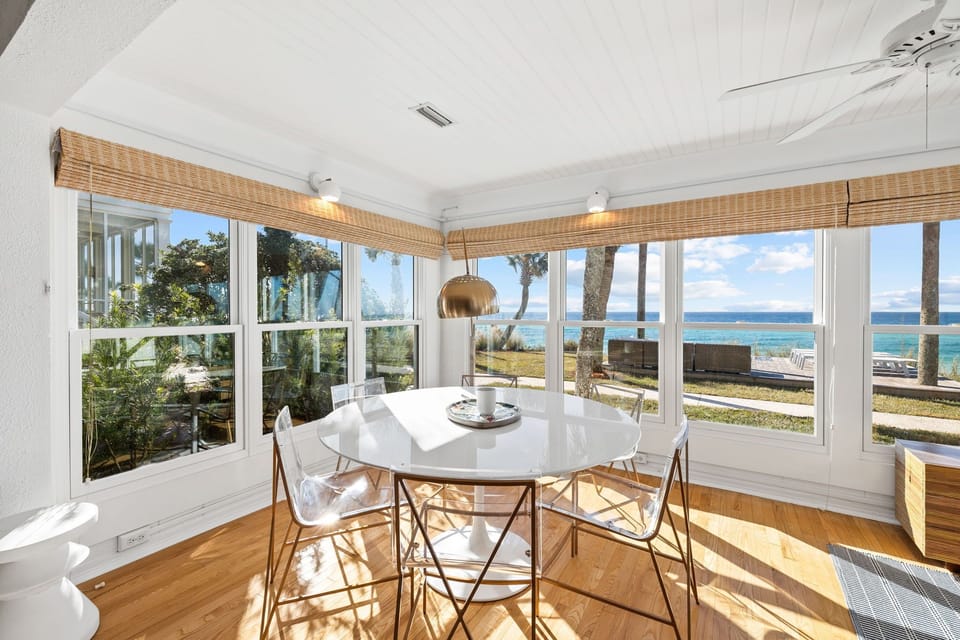 Spacious Living Area with Gulf Views and Seating for 10