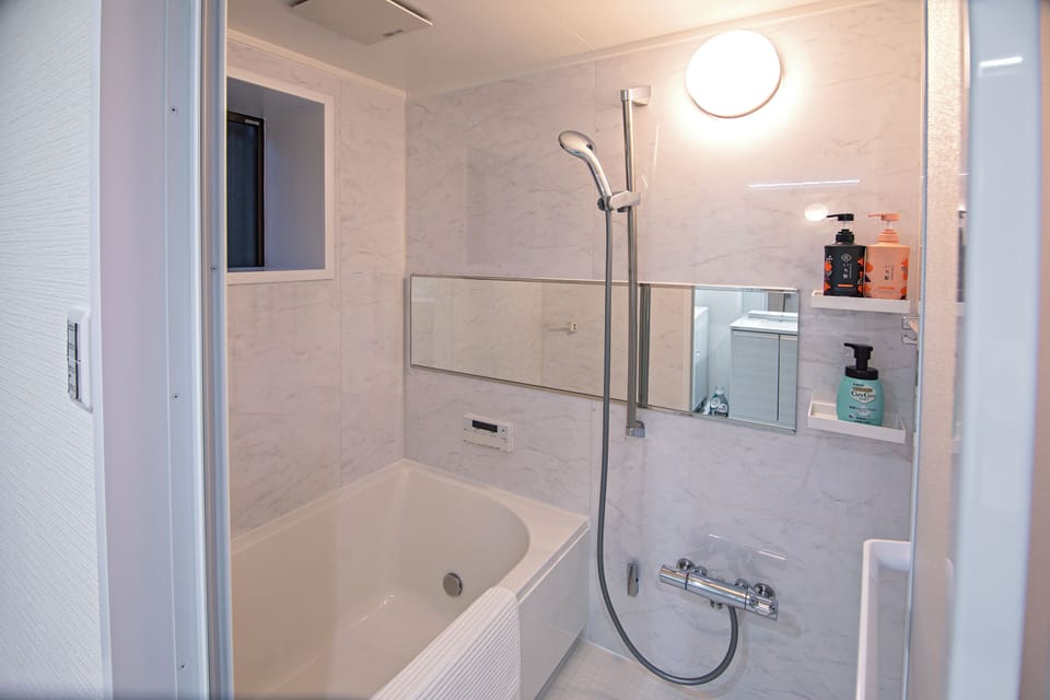 Deluxe Villa | Bathroom | Free toiletries, hair dryer, slippers