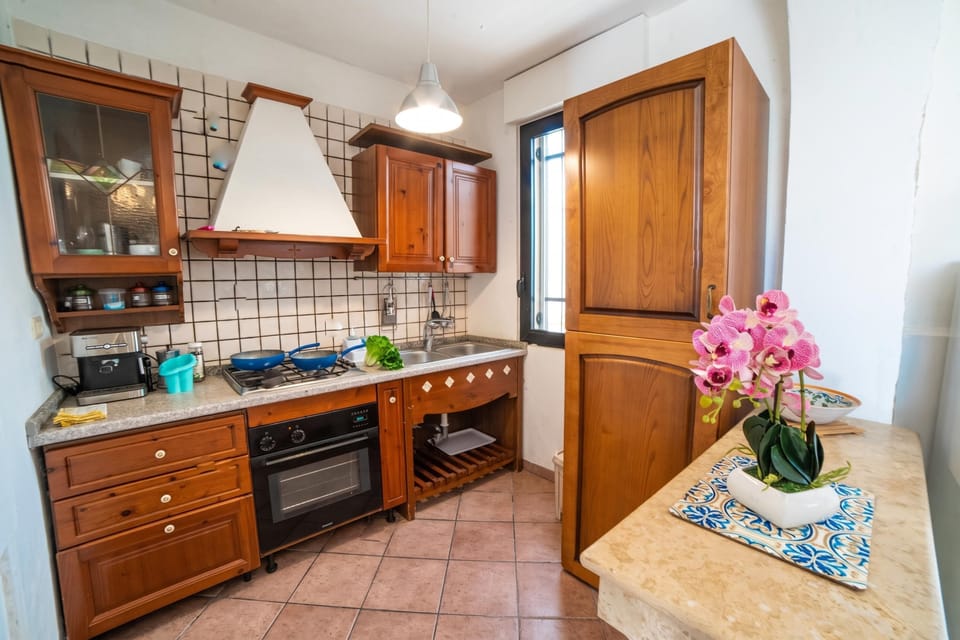 Standard Villa, Multiple Bedrooms, Balcony (Villa Lisa with huge Pool and Garden) | Private kitchen