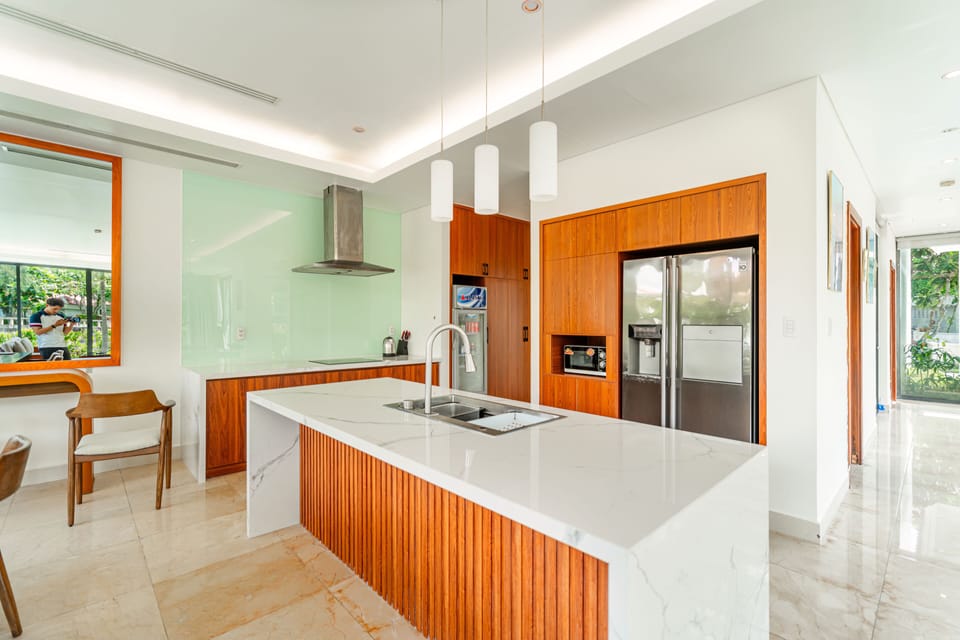 Luxury Villa, 4 Bedrooms, Private Pool, Lakeside | Mini-refrigerator