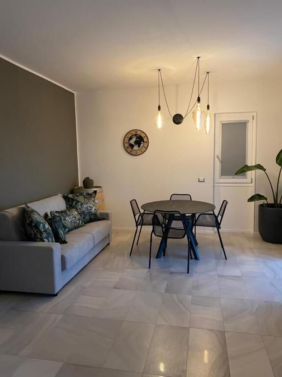 Superior Suite | Living area | TV