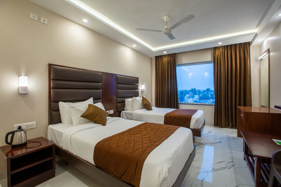 Grand Double or Twin Room | Desk, WiFi (free), bed sheets