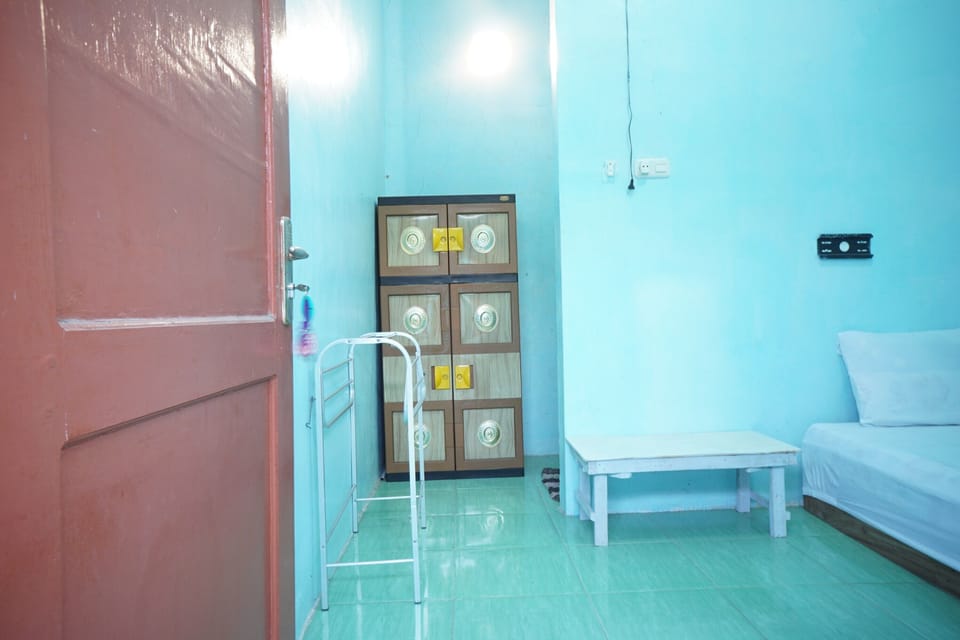 Deluxe Single Room | Free WiFi, bed sheets