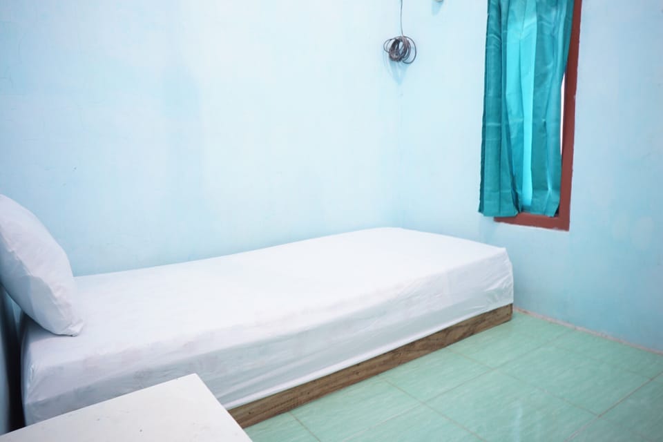 Deluxe Single Room | Free WiFi, bed sheets