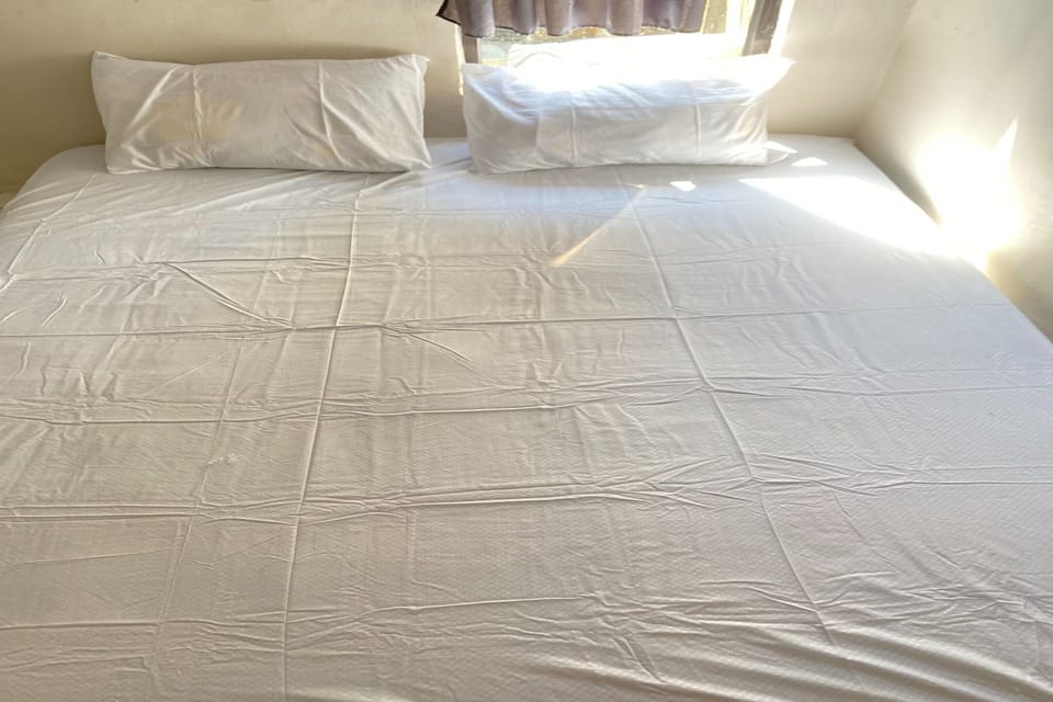 Double Room | WiFi (free), bed sheets