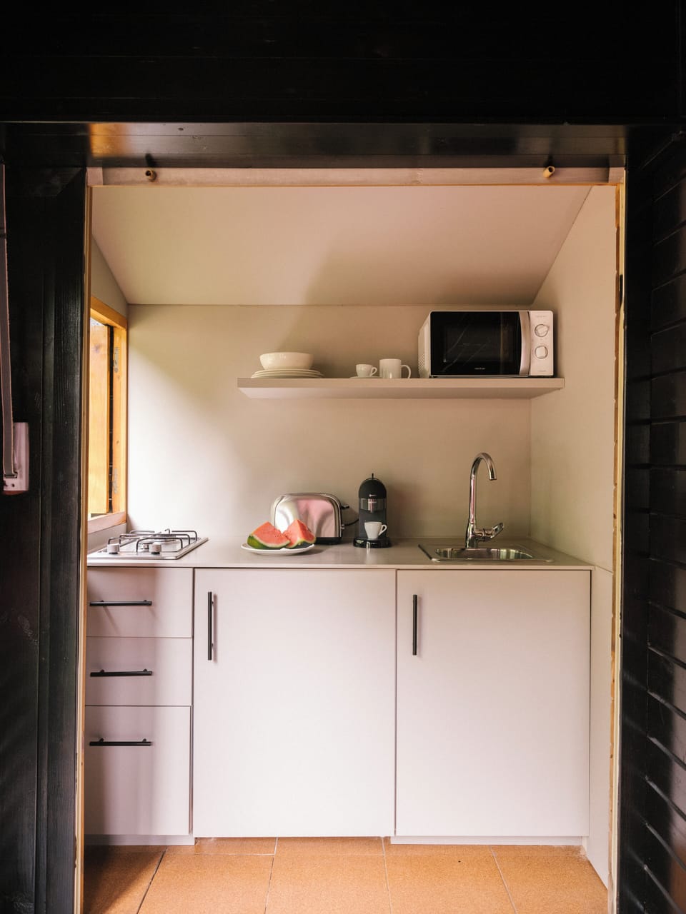Romantic Bungalow | Private kitchen | Fridge, microwave, espresso maker, highchair
