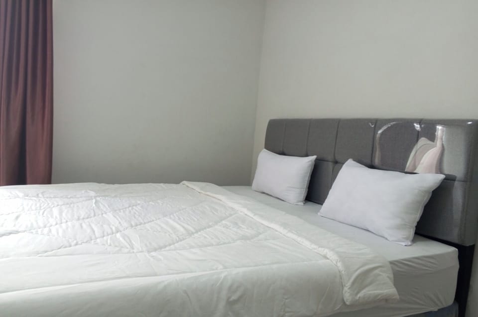 Deluxe Double Room | Desk, bed sheets