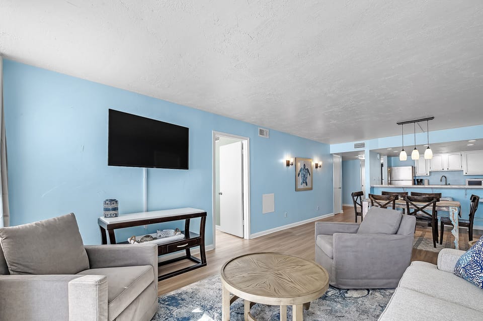 Living Room #602-See Connecting Door to #601