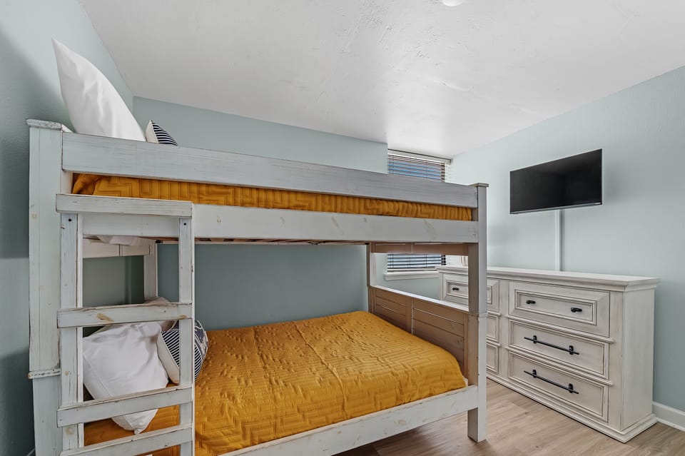 Guest Bedroom-Full over Full Bunks